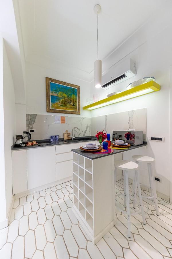 Suite Apartment Capri Con Jacuzzi In Piazzetta Exterior photo