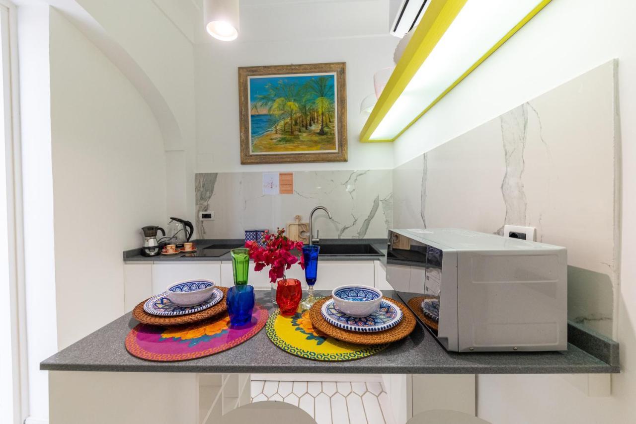 Suite Apartment Capri Con Jacuzzi In Piazzetta Exterior photo