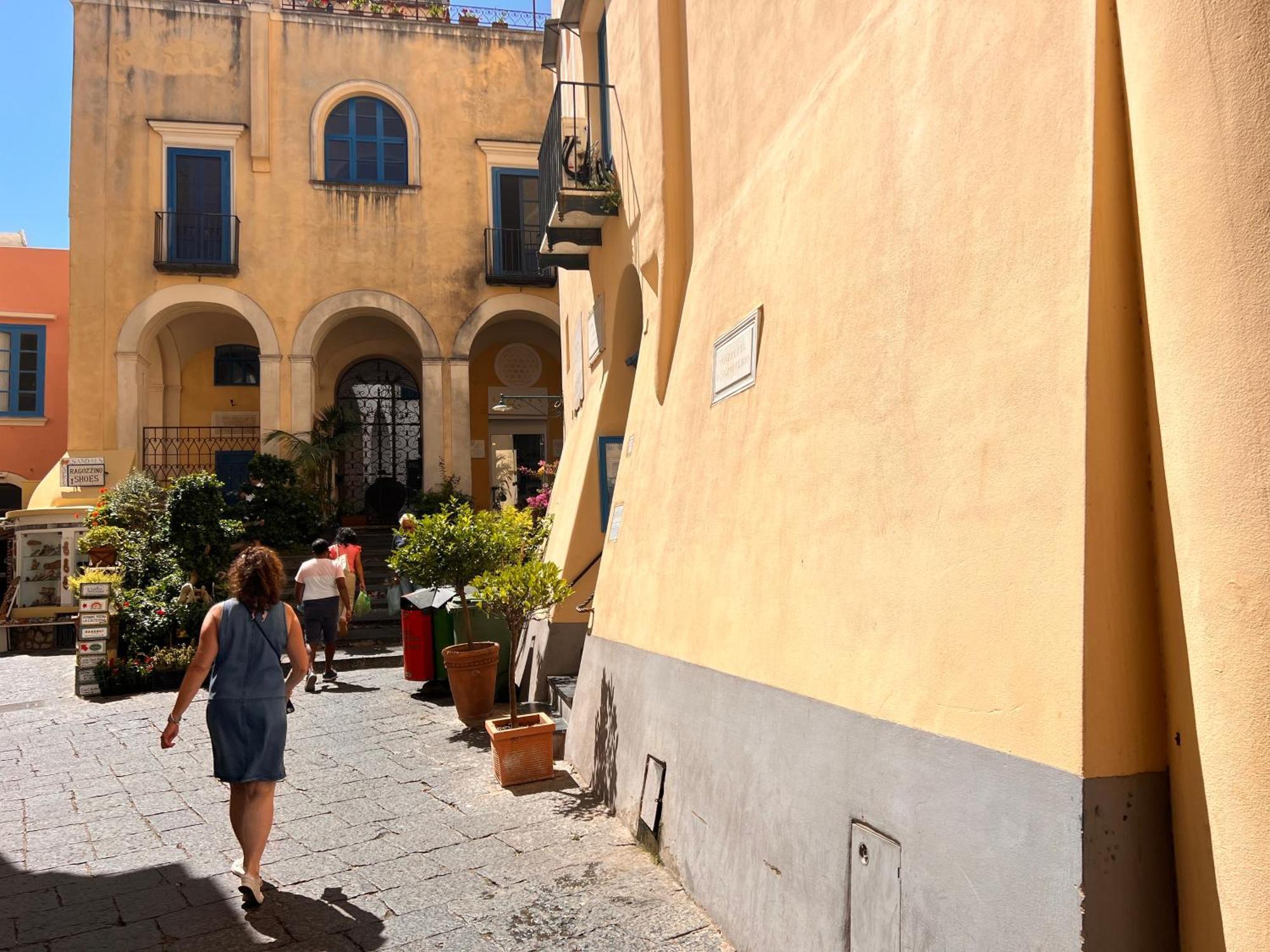 Suite Apartment Capri Con Jacuzzi In Piazzetta Exterior photo