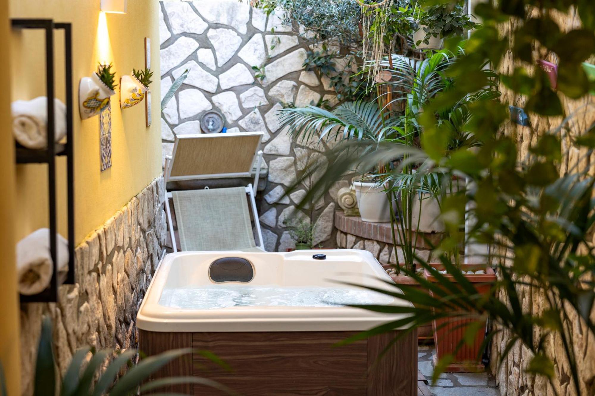 Suite Apartment Capri Con Jacuzzi In Piazzetta Exterior photo